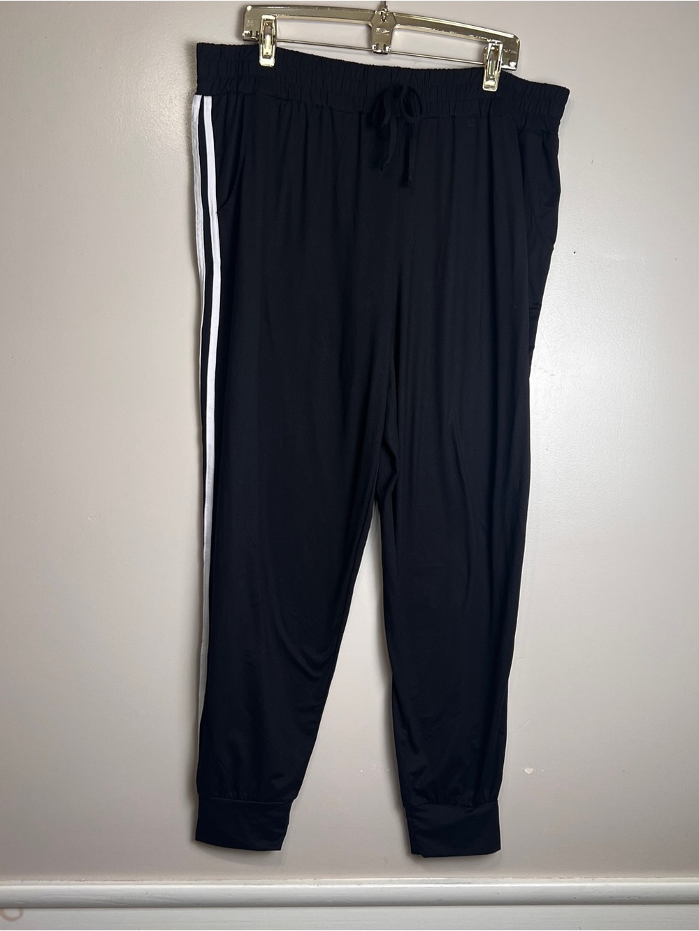LA Winner Women’s Black Jogger Pants with White Stripes, Size 2XL, EUC